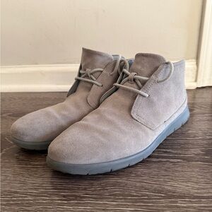 UGG Men's Light Gray Chukka Boots